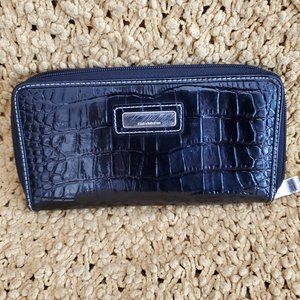 LIZ CLAIBORNE BLACK FAUX ALLEGATOR ZIP WALLET